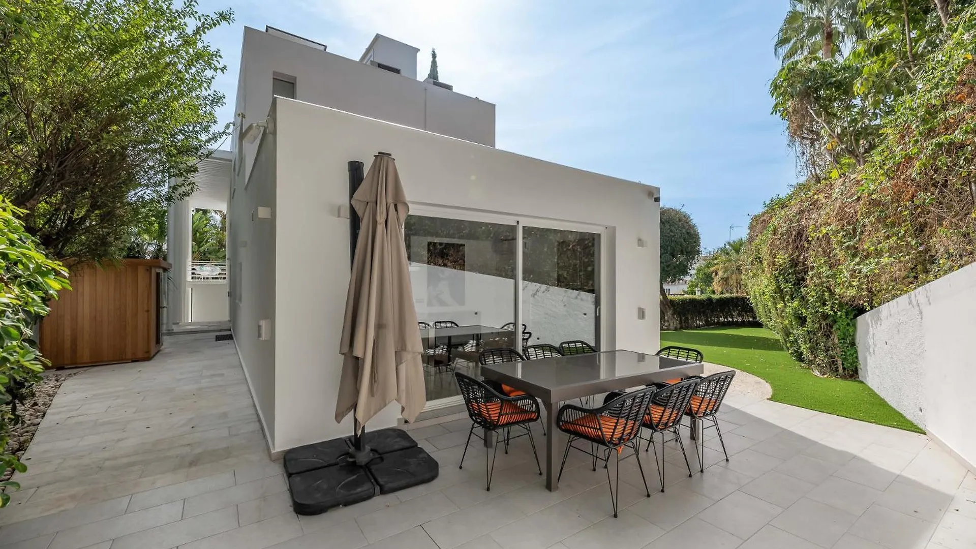 Tropical 4 Bdrm Villa In Prime Location W Jacuzzi Marbella 0*,